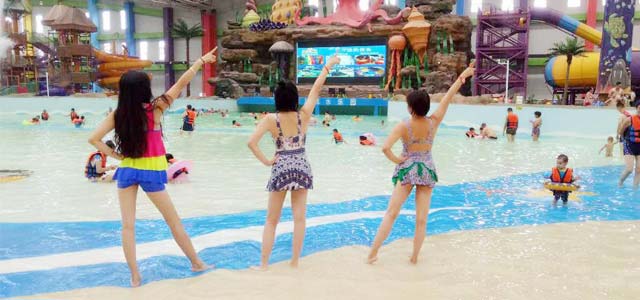 穿上泳衣的我們，依然自信有魅力