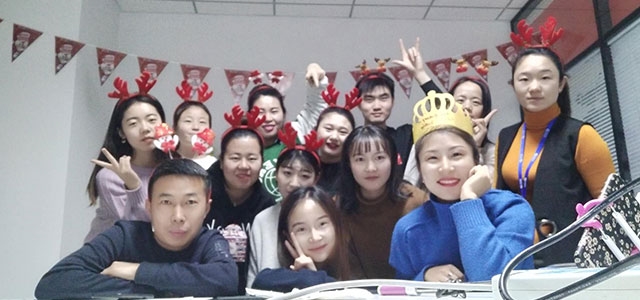 艾易網絡歡度圣誕，同過生日宴！